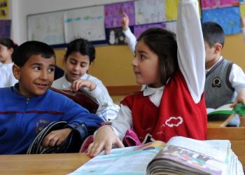 Ekonomik krizin gölgesinde okullar açılıyor