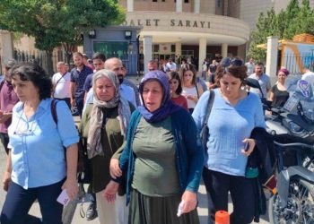 Emine Şenyaşar 'hakaret' suçundan hakim karşısına çıktı: Çocuklarımı kim öldürdü?