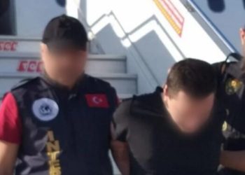 Emre Olur&rsquo;un devlet arşivindeki fotoğrafı trol hesaptan yayınlandı