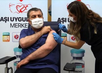 Enfeksiyon uzmanından tepki: Aşı karşıtlarıyla mücadele edilmiyor, hiçbir yaptırım yok