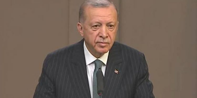 Erdoğan'dan Yunanistan açıklaması: Kendilerine çeki düzen verme yoluna girmiş vaziyetteler