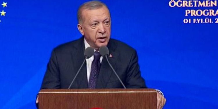 Erdoğan'dan öğretmenlere: Bırakın artık bu boykotu moykotu; sizler eğitim öğretim mimarı mısınız, yoksa sokaklarda çapulcu olarak dolaşanlar mısınız?