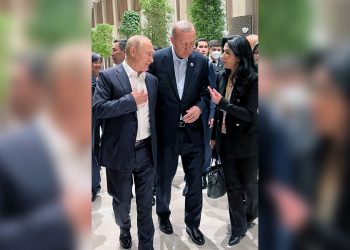 Eski AKP’li vekilden Erdoğan’a: Kimin koluna girdiğinize dikkat edin