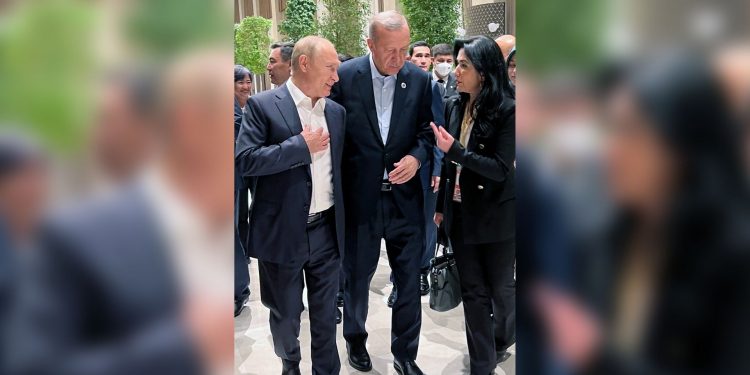 Eski AKP’li vekilden Erdoğan’a: Kimin koluna girdiğinize dikkat edin