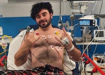 Evinde PlayStation oynarken yıldırım çarptı