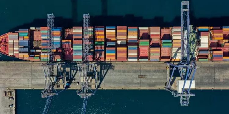 Faiz düştü, kur yükseldi, ihracat arttı; ancak dış ticaret açığı rekora koşuyor