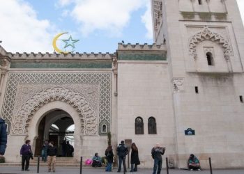 Fransa basınında 'imamlar sınır dışı edilecek' iddiası