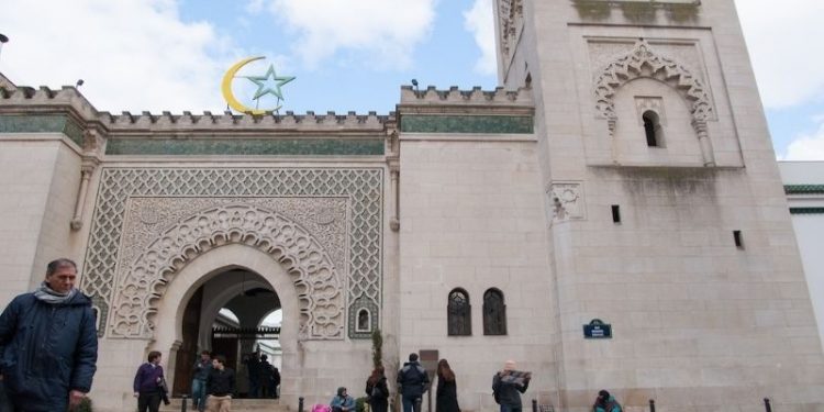 Fransa basınında 'imamlar sınır dışı edilecek' iddiası
