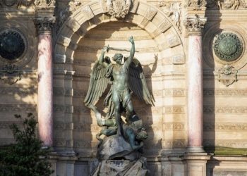 Fransa'da 'Melek Mikail' heykeli kaldırılıyor: Laiklik yasasına aykırı 'dini sembol'