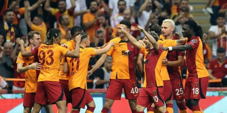 Galatasaray 58 hafta sonra zirveye yerleşti