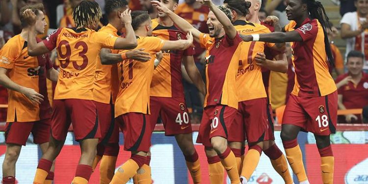 Galatasaray kazandı, 58 hafta sonra liderliğe yükseldi