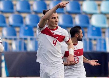 Galatasaray'da yerli stoper operasyonu