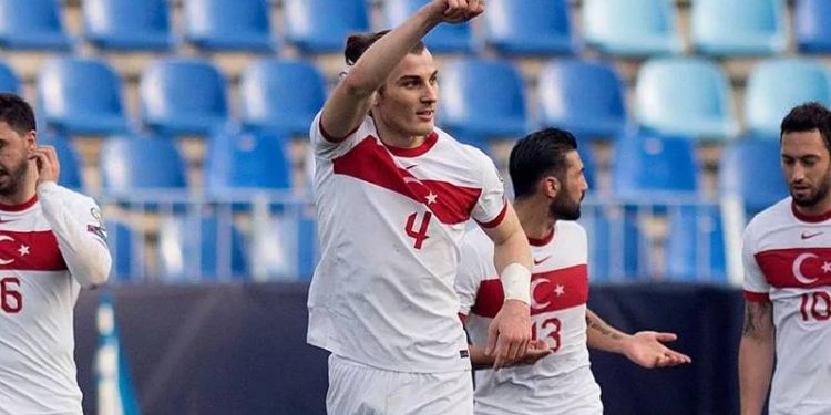 Galatasaray'da yerli stoper operasyonu