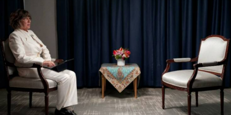 Gazeteci başörtü takmayı reddetti, İran cumhurbaşkanı söyleşi yapmaktan vazgeçti