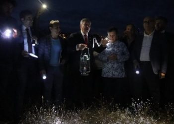 Gelecek Partililer, gaz lambasıyla Erdoğan’ın vaat ettiği konutları aradı