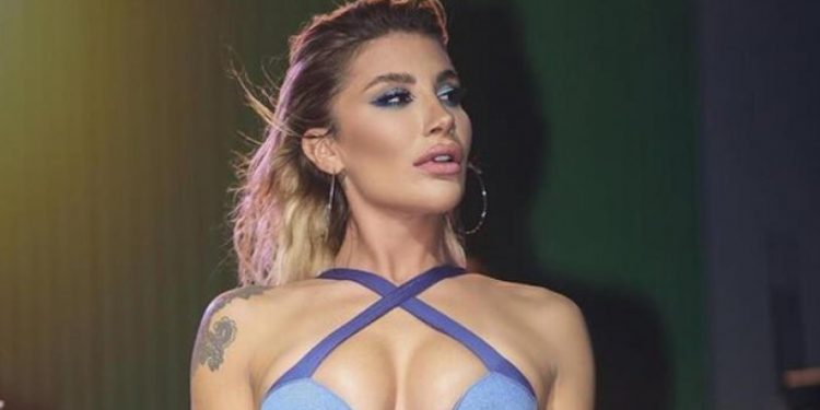 Gericilerin hedef göstermesi sonucu konseri iptal edilen İrem Derici'den zehir zemberek açıklama