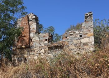 Germencik’te sahip çıkılmayan tarih: Naipli Mahallesi
