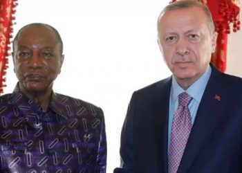 G﻿ine, Türkiye'de bulunan eski cumhurbaşkanı Condé'nin geri dönmesi için Albayrak grubuna baskı kuruyor