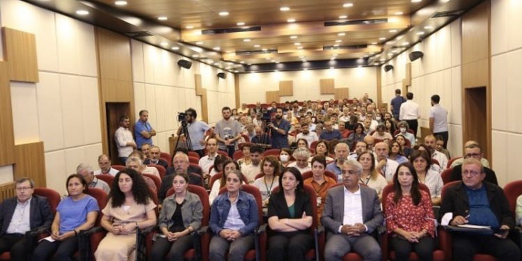 HDP: Türkiye, Cumhur İttifakı ve Millet İttifakı ikilemi arasına sıkıştırılamaz