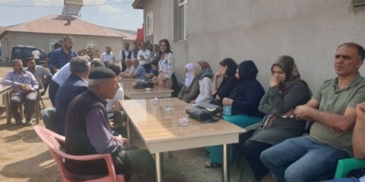 HDP heyeti, cenazesi torba içinde verilen Hakan Arslan’ın ailesini ziyaret etti