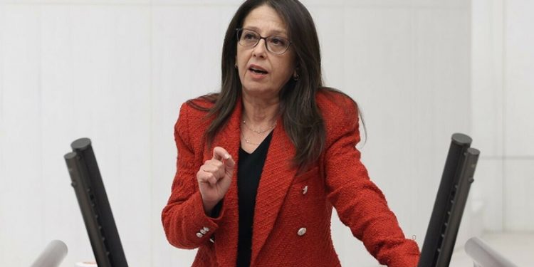 HDP’den Fuat Oktay’a memuriyetten çıkartılan Tezcan Karakuş Candan sorusu: Açtığı davalar mı neden oldu?