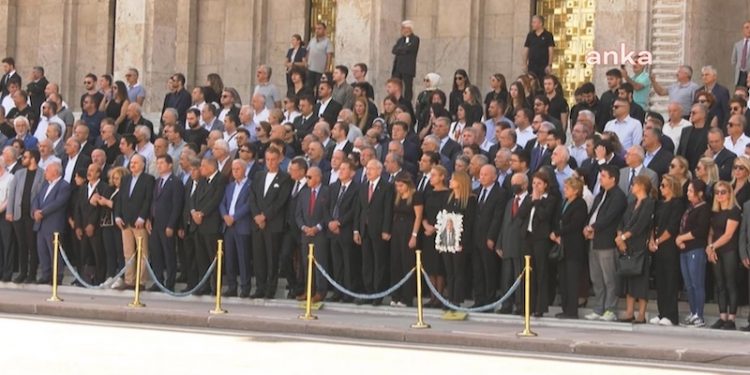 Haluk Pekşen için Meclis'te cenaze töreni düzenlendi; Hikmet Sami Türk tören sırasında fenalaştı