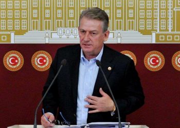 Haluk Pekşen’in kızı: Babam, yanlış teşhis sonucu hayatını kaybetti