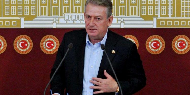 Haluk Pekşen’in kızı: Babam, yanlış teşhis sonucu hayatını kaybetti