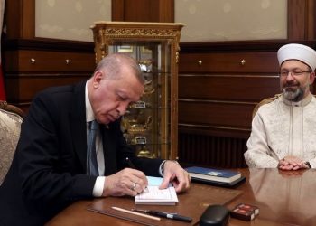 Harcamalarıyla gündemden düşmeyen Diyanet'e yedi bakanlığı geride bırakacak yeni bütçe