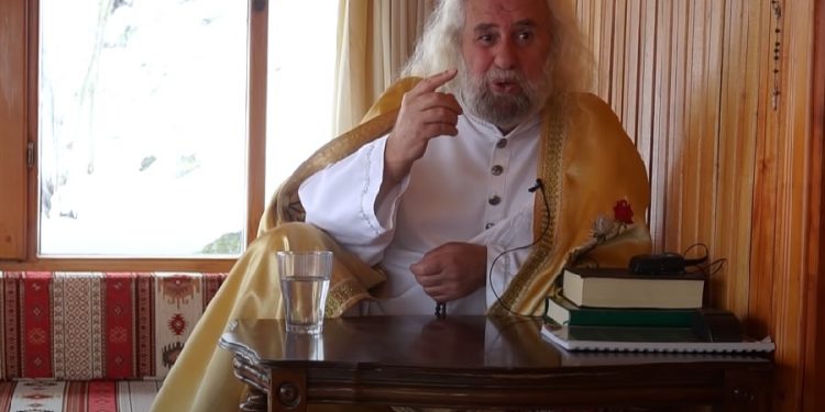 Hasan Mezarcı: Dini güncelledim, içki yasağı ve tesettürü iptal ettim