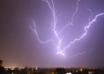 Hindistan'da yıldırım düştü: 17 ölü