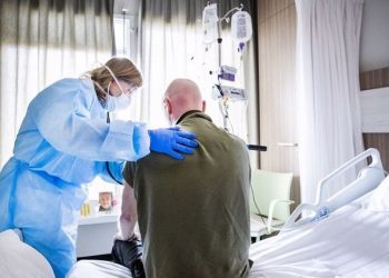 Hollanda işte Covid’e yakalanan sağlık çalışanlarına 15 bin euro tazminat ödeyecek