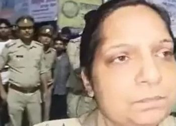 H﻿indistan'da iki kız kardeşin cesetleri ağaca asılı halde bulundu