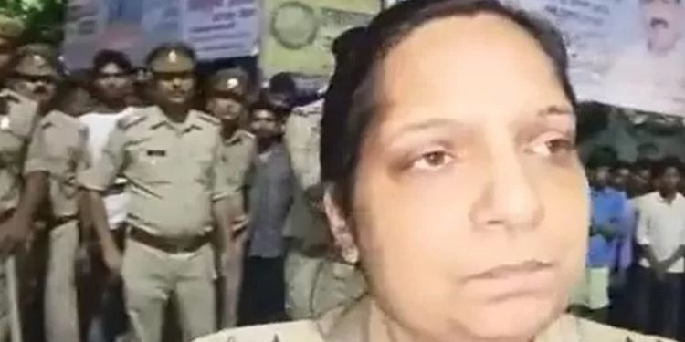 H﻿indistan'da iki kız kardeşin cesetleri ağaca asılı halde bulundu