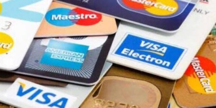 İPSOS: Kredi kartı sahibi olan her iki kişiden biri “tüm alışverişlerini” kredi kartı ile yapıyor