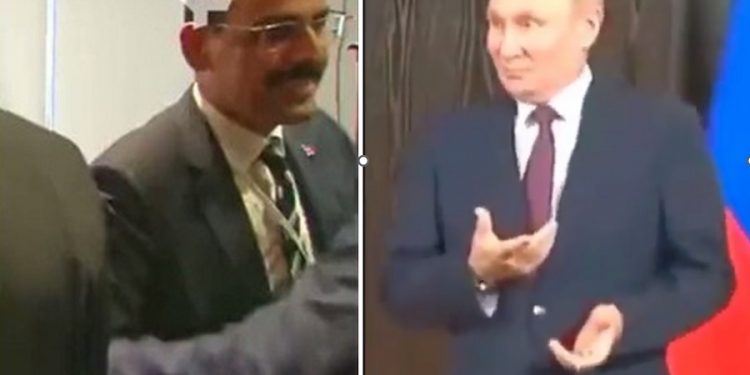 İbrahim Kalın’ın Rus bürokratları öpmesi Putin’i şaşırttı