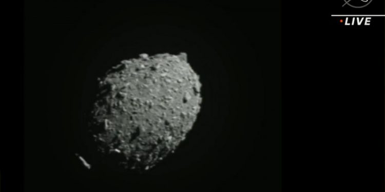 İlk gezegen savunma deneyi: NASA’nın uzay aracı asteroit ile çarpıştı