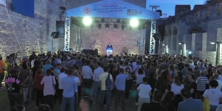 İmamoğlu: İstanbul'da 30 milyon turisti hep birlikte göreceğiz