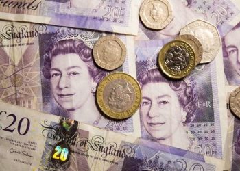 İngiltere Merkez Bankası resesyon uyarısında bulundu; sterlin dolar karşısında değer kaybetti