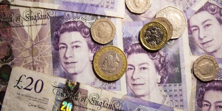 İngiltere Merkez Bankası resesyon uyarısında bulundu; sterlin dolar karşısında değer kaybetti