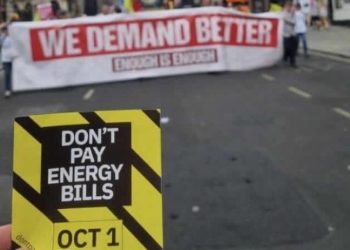 İngiltere'de artan enerji fiyatları halkı sokağa döktü: 'Faturanı ödeme'