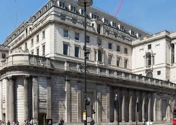 İngiltere'de faiz 14 yılın zirvesine yükseldi