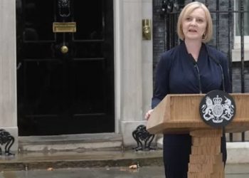 İngiltere'de yeni başbakan Liz Truss’ın 'Fırtınayı atlatabiliriz' sözü manşetlerde
