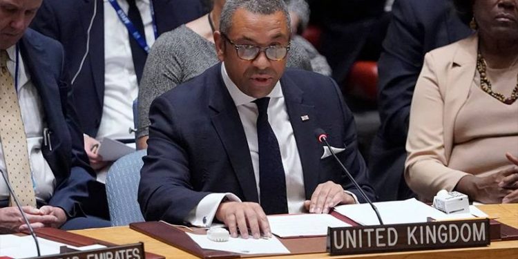 İngiltere'den, Ukrayna'da ayrılıkçıların referandumu nedeniyle Rus yanlılarına yaptırım kararı