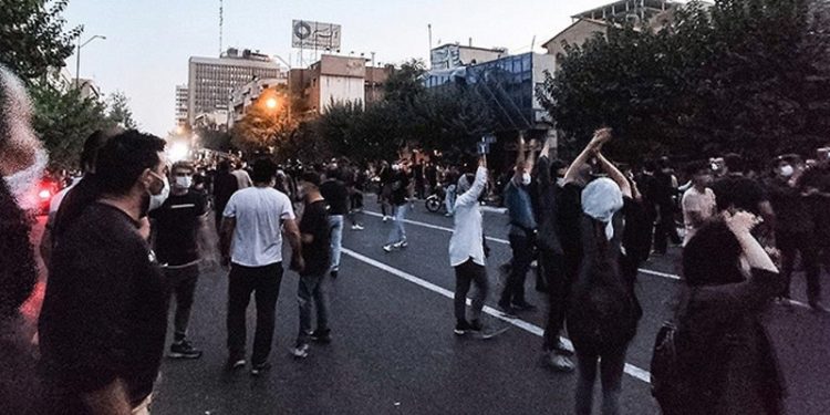 İran devlet televizyonu gösterilerde ölenlerin sayısının 35'e ulaştığını açıkladı