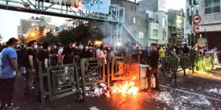 İran'da Amini'nin ölümüyle başlayan protestolar 80'den fazla yerleşim yerine yayıldı