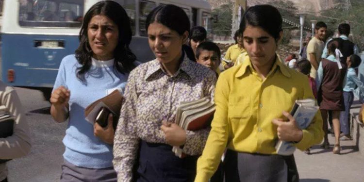 İran'da İslam Devrimi'nden önce kadınlar için hayat nasıldı?