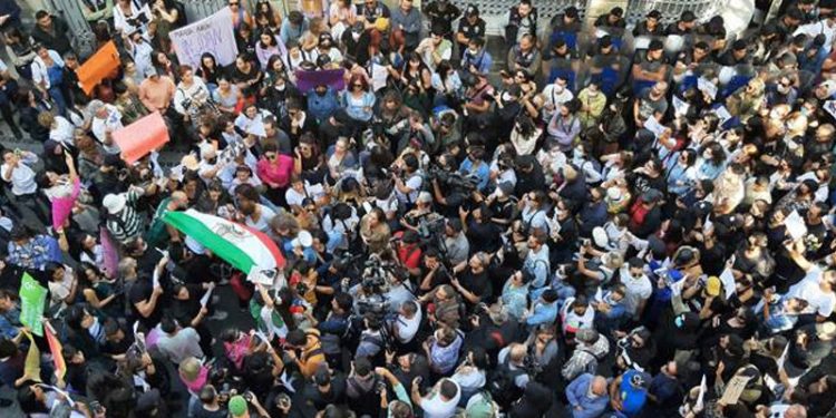 İran'da Mahsa Amini için başlayan protestolar sürüyor; devlet televizyonuna göre hayatını kaybedenlerin sayısı 26 oldu