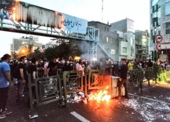 İran'da Mahsa Amini'nin öldürülmesiyle başlayan protestolarda en az 17 kişi hayatını kaybetti