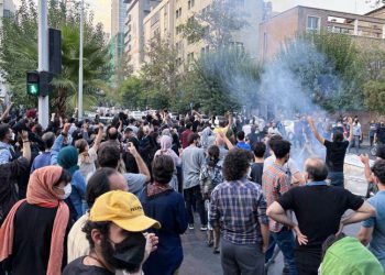 İran'da Mehsa Emini için devam eden protestolarda 5 gösterici öldürüldü